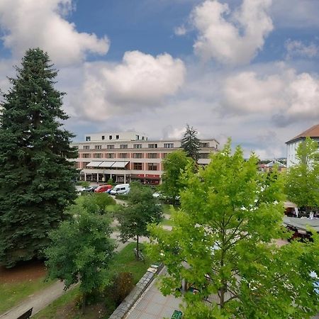 Apartman Astra Sezimovo Ústí Exterior foto