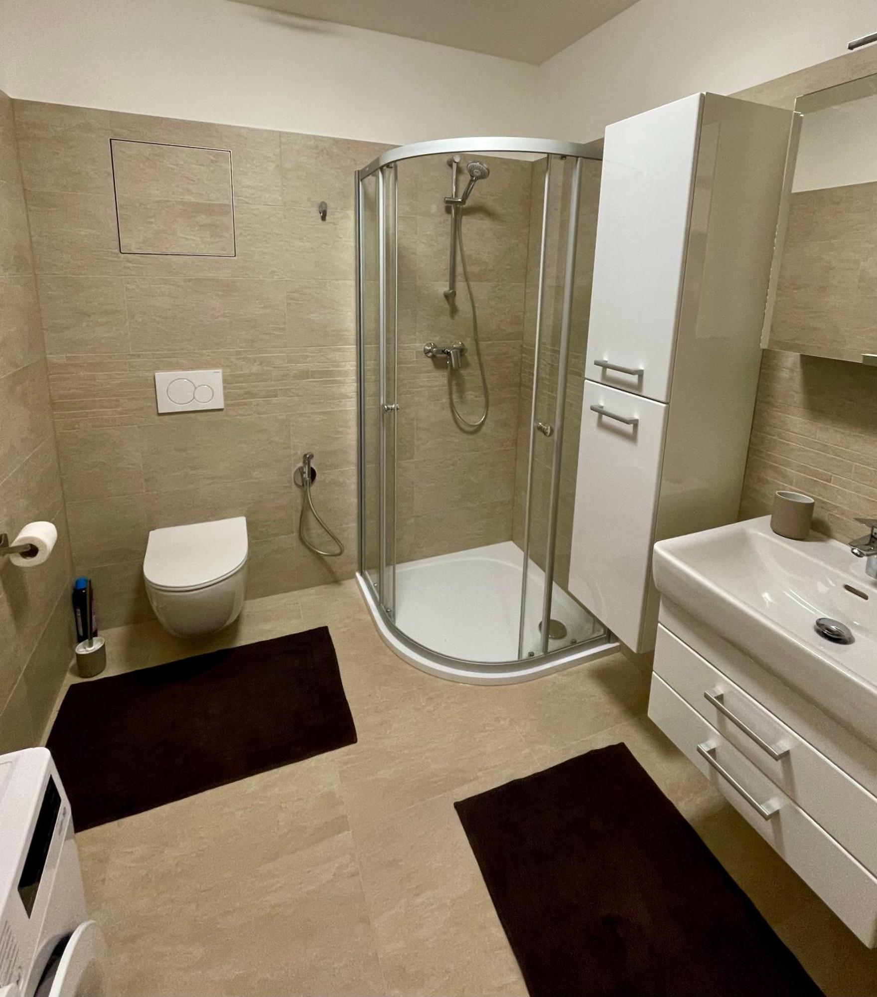 Apartman Astra Sezimovo Ústí Exterior foto
