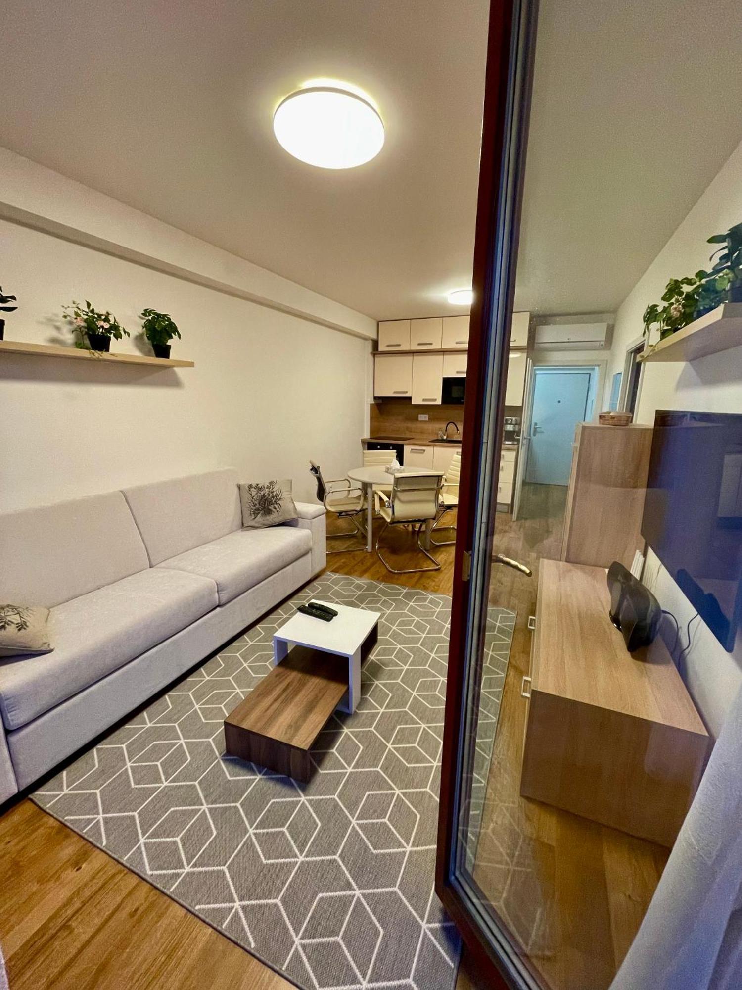 Apartman Astra Sezimovo Ústí Exterior foto